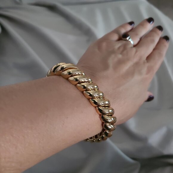 Neiman Marcus Ribbed Evening 14K Gold Plated Bracelet - Picture 1 of 7